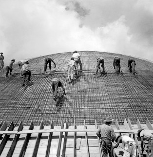 Marcel Gautherot, Coupole du Sénat fédéral en construction © Institut Moreira Salles/Brésil