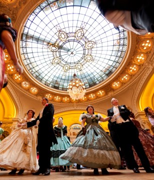 Le grand bal sous la verrière du salon Berlioz © J. Mondierie