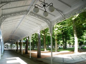 La promenade couverte du Parc des Sources / DR