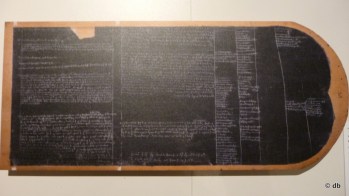 Tablette de cire de Jean de Sarrazin, chambellan de Saint-Louis, chargé d'inscrire au quotidien les dépenses du roi et de la cour en déplacement. Coll. Archives nationales © SCN AN/ Photo db