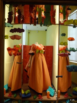 Christian Lacroix, ribe haute couture créée pour Madame Françoise Lacroix (1951) Coll. Part. © db