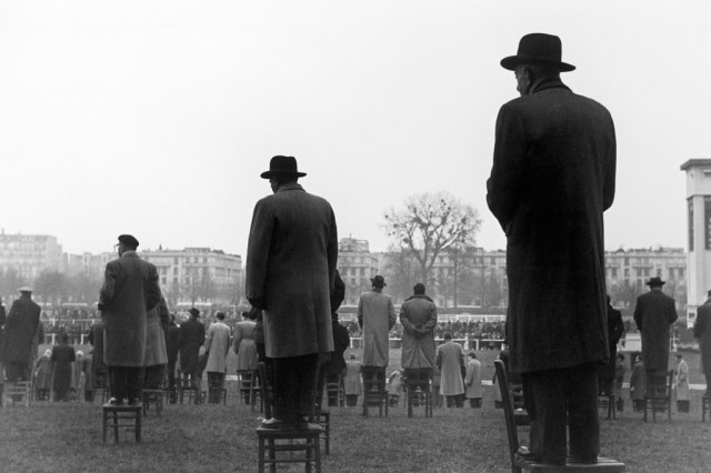 "Courses à Auteuil" 1952 © Sabine Weiss