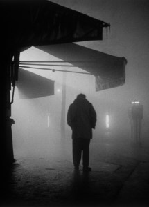 "Homme dans le brouillard", Paris 1951© sabine Weiss