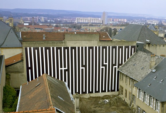 Tania Mouraud, "HCYS ?" , 2005/Coll. Frac lorraine/Photo Rémi Villaggi © T. Mouraud