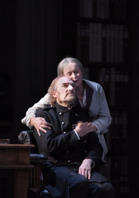 "PERE" de August STRINDBERG - Martine CHEVALLIER (Margret) - Michel VUILLERMOZ (Le Capitaine) © Vincent PONTET/Coll. Comédie-Française