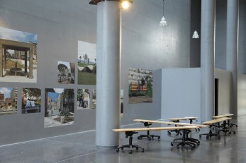 "Microscopie du banc", Vue d'exposition Rue Traversante © Aurélie Cenno