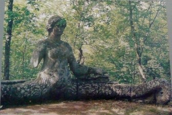 "Microscopie du banc", Jardins de Bomarzo (Italie), Bosco Sacro XVIe siècle / DR